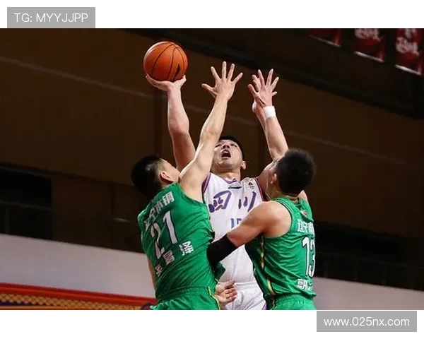 四川首节仅得2分惨遭上海压制落后25分比赛形势严峻 四川首节仅得2分惨遭上海压制落后25分比赛形势严峻